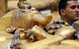 Kho báu giấu kín của Pharaoh Tutankhamun lần đầu tiên được đưa ra khỏi lăng mộ sau gần 100 năm