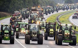 Nông dân lái hơn 10.000 máy kéo tràn xuống đường biểu tình ở Hà Lan