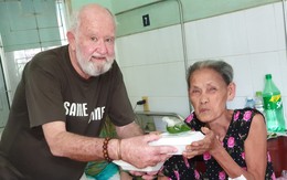 Chuyện ông Tây mỗi năm 4 tháng bay từ Úc đến Việt Nam làm thiện nguyện