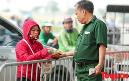 Thương binh xếp hàng mua vé trận Việt Nam - Malaysia, bán ngay cho chợ đen kiếm lời