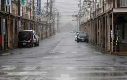 Siêu bão khủng khiếp sắp đổ bộ, Nhật Bản khuyên hàng trăm ngàn người sơ tán