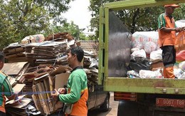 Người dân Indonesia hào hứng đổi rác lấy vàng