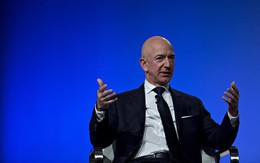 Sau 1 đêm, Jeff Bezos không còn là người giàu nhất hành tinh