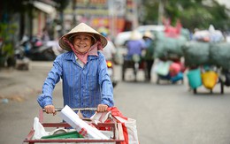 Những người phụ nữ nhặt ve chai ở Sài Gòn nuôi con đậu đại học