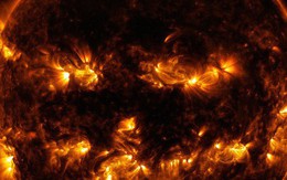 NASA đăng ảnh Mặt trời "bí ngô ma quái” chào Halloween
