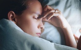 Bác sĩ nhắc nhở: Khi ngủ, không để 3 đồ vật này gần đầu giường, bằng không sẽ gây hại lớn tới sức khỏe