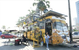 Độc đáo chiếc xe buýt phế thải được hô biến thành quán cà phê