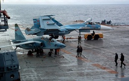 Phi công hải quân Nga buộc phải luyện tập trên... tàu sân bay hỏng?