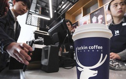 Tăng trưởng 558%, sở hữu hơn 3.000 cửa hàng sau 2 năm, chủ tịch, CEO đều đã trở thành tỷ phú USD: Ngày chuỗi cà phê tỷ đô Luckin Coffee 'hạ gục' Starbucks không còn xa?