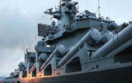 Dàn chiến hạm Nga – Trung "đổ bộ" tới Nam Phi làm gì?