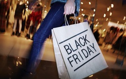 Chỉ có ở Việt Nam, hàng bánh vỉa hè tưng bừng Black Friday