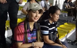 Sao nữ JAV Maria Ozawa cùng hai vệ sĩ lặng lẽ đến sân xem Việt Nam thắng Indonesia