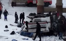 Xe buýt lao xuống sông băng 19 người chết: Nhân chứng kể lại khoảnh khắc 'chết đi, sống lại'
