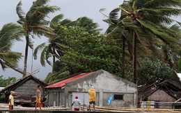 Hình ảnh mưa bão càn quét Philippines, nhiều môn thi SEA Games bị huỷ