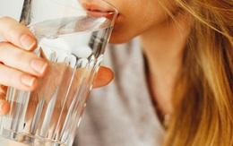 6 sai lầm mà nhiều người khi uống nước hay mắc phải dẫn đến gây hại cho sức khỏe