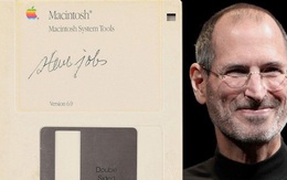 Đĩa mềm cũ kĩ của huyền thoại Steve Jobs được bán với giá 2 tỷ đồng, tương đương 80 chiếc iPhone 11
