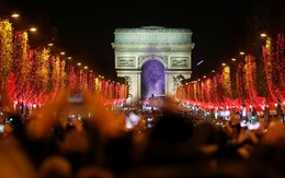 Thế giới trang hoàng lộng lẫy đón Giáng sinh và năm mới 2020