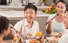 30 điều người xưa giáo dục con trẻ trên bàn ăn: Thoạt nghe thì thật hà khắc nhưng cha mẹ hiện đại nhất định phải tham khảo
