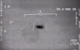 Phi công Mỹ kể lại khoảnh khắc nhìn thấy UFO trên bầu trời trong lúc huấn luyện