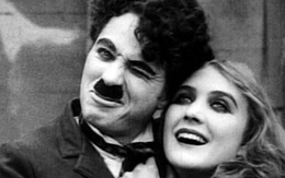 Bức thư đêm Giáng sinh 1965 Vua hài Charlie Chaplin gửi con gái: '40 năm bố đã mua vui cho mọi người trên trái đất, nhưng bố khóc nhiều hơn họ cười con yêu ạ!'