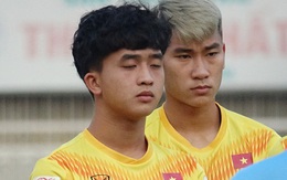 U23 Việt Nam có thêm "thánh ngủ gật", Trọng Đại được thầy Park soi kỹ vì quả đầu màu khói