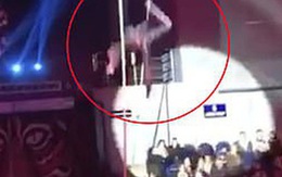 Nữ nghệ sĩ xiếc nhào lộn trên dây gặp tai nạn kinh hoàng khi rơi từ độ cao 6m xuống đất trước mặt hàng ngàn khán giả
