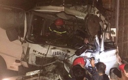 Hàng chục người phá cửa cứu tài xế mắc kẹt trong cabin sau tai nạn
