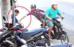 Bị truy đuổi, 2 thanh niên nghi cướp giật té ngã xuống đường nguy kịch ở Sài Gòn