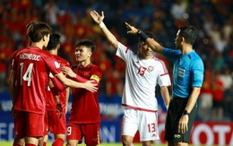 VAR xuất hiện như một người hùng, cứu U23 Việt Nam thoát khỏi quả penalty trông thấy