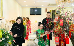 NTK Đỗ Trịnh Hoài Nam cùng học trò trang hoàng nhà cửa đón năm mới
