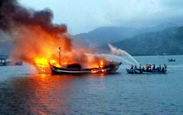 Ba tàu cá của dân miền Tây bốc cháy đêm 29 Tết