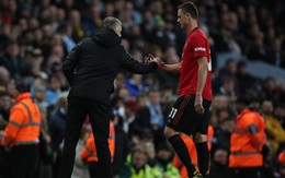 Man United ôm hận trước Man City sau trận đấu kỳ quặc; Liverpool khẳng định sự "vô đối"
