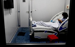 Bên trong phòng cách ly bệnh nhân có triệu chứng nhiễm virus Corona tại Hà Nội