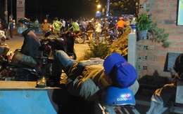 [Ảnh] Dân Sài Gòn ngủ vạ vật, trắng đêm xem công an chốt chặn, tiêu diệt Tuấn “Khỉ” ở tỉnh lộ 15