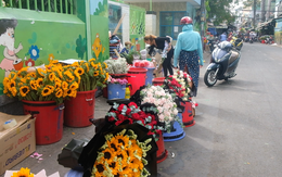 TP. HCM: Chợ hoa Hồ Thị Kỷ ế ẩm ngày Valentine do dịch viêm phổi cấp