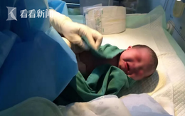 Khoảnh khắc xúc động khi em bé sơ sinh có bố mắc viêm phổi Vũ Hán và mẹ dương tính với virus corona chào đời khỏe mạnh tại khu cách ly