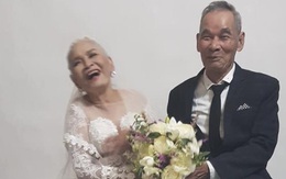 2 cụ già U80 chụp ảnh cưới sau hàng chục năm chung sống với nhau: Nụ cười và ánh mắt khiến con cháu xúc động