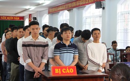 Mâu thuẫn cờ bạc, 2 nhóm giang hồ vác súng, mã tấu hỗn chiến, một “đại ca” bị chém tử vong