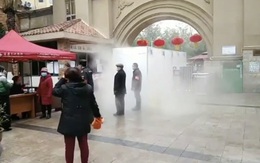 Người TQ làm lối đi khử trùng đặc biệt dài 5m để đuổi virus corona: Chấp nhận bất tiện để đổi lấy sức khỏe, an toàn