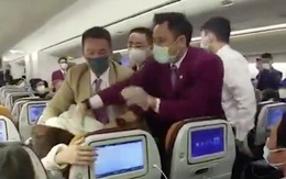 Bức xúc vì phải chờ 7 giờ đồng hồ mới tới lượt khám sức khỏe, người phụ nữ TQ ho vào tiếp viên hàng không