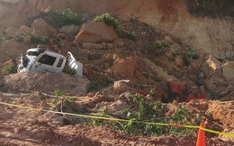 Hầm đất bất ngờ đổ sập, đè chết tài xế xe cuốc