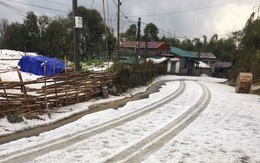 Chuyên gia lý giải hiện tượng mưa đá to bằng viên bi phủ trắng như tuyết trên đường ở Lai Châu