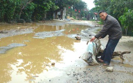 Chằng chịt ổ voi, ổ gà trên con đường "đau khổ" ở huyện nông thôn mới