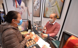 Nhà đầu tư nhấp nhổm vì giá vàng bật tăng như vũ bão rồi đột ngột giảm sâu