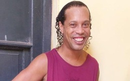 Trước nguy cơ phải ngồi tù nhiều tháng, Ronaldinho nở nụ cười "nhăn nheo" trong nhà giam