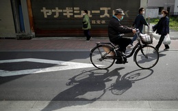 Covid-19 tại Nhật: Nguy cơ 400.000 người tử vong, nghị sĩ vẫn đến phố đèn đỏ