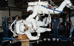 Sự thật kinh ngạc về quy trình huấn luyện phi hành gia NASA: Người thường khó vượt qua nổi