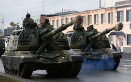 Binh sĩ Nga đeo khẩu trang kín mít tập duyệt binh Ngày Chiến thắng