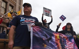 Bất mãn vì ở nhà chống COVID-19, dân Mỹ biểu tình đòi ngừng giãn cách xã hội