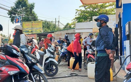 Hà Nội: Không bán xăng dầu cho người mua bằng can để tích trữ